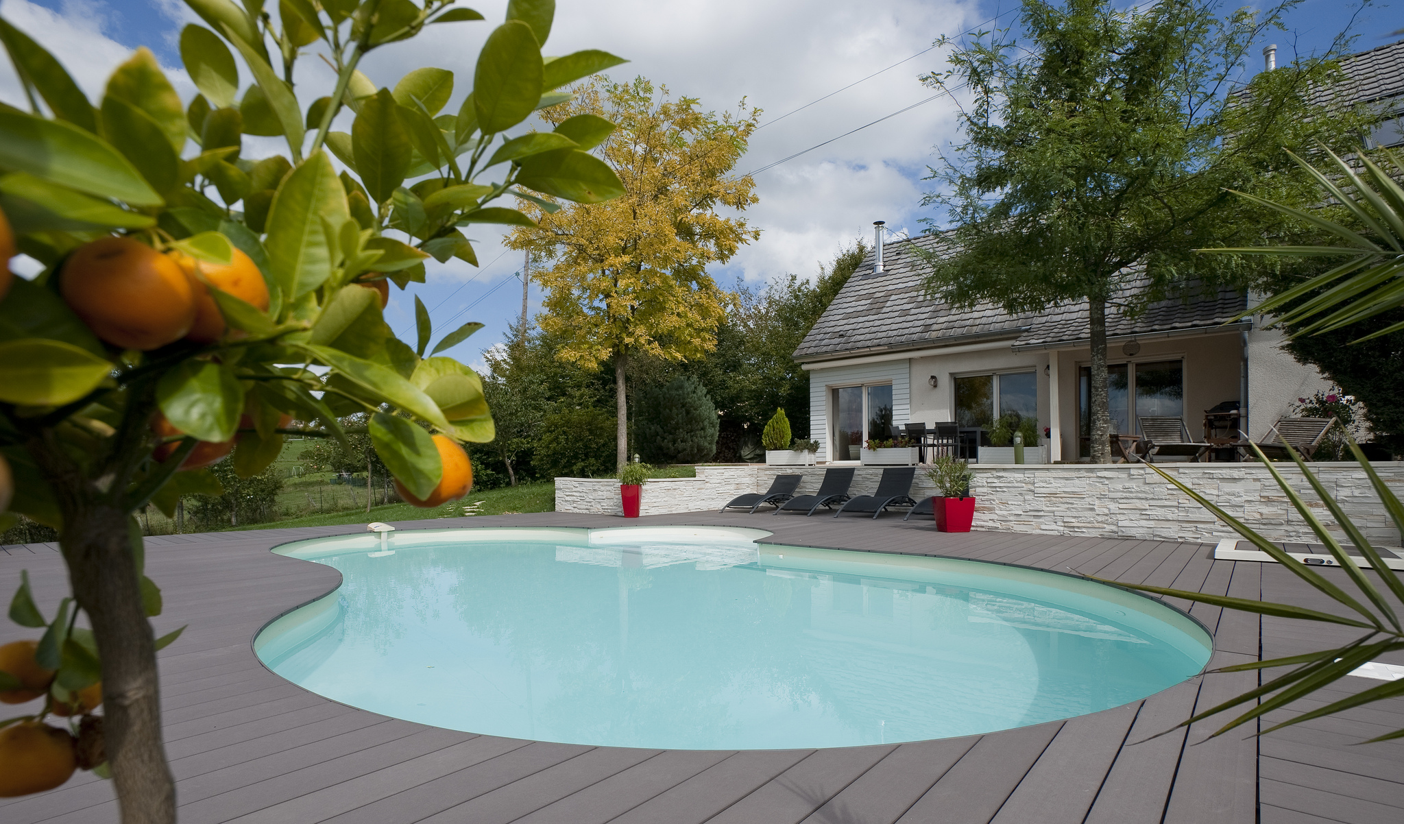 Le prix d'une piscine coque varie de 6000 à 25.000€.